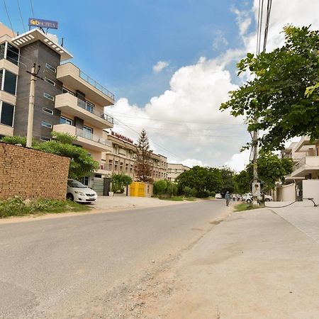 Hotel Luxury Collection Гургаон Экстерьер фото