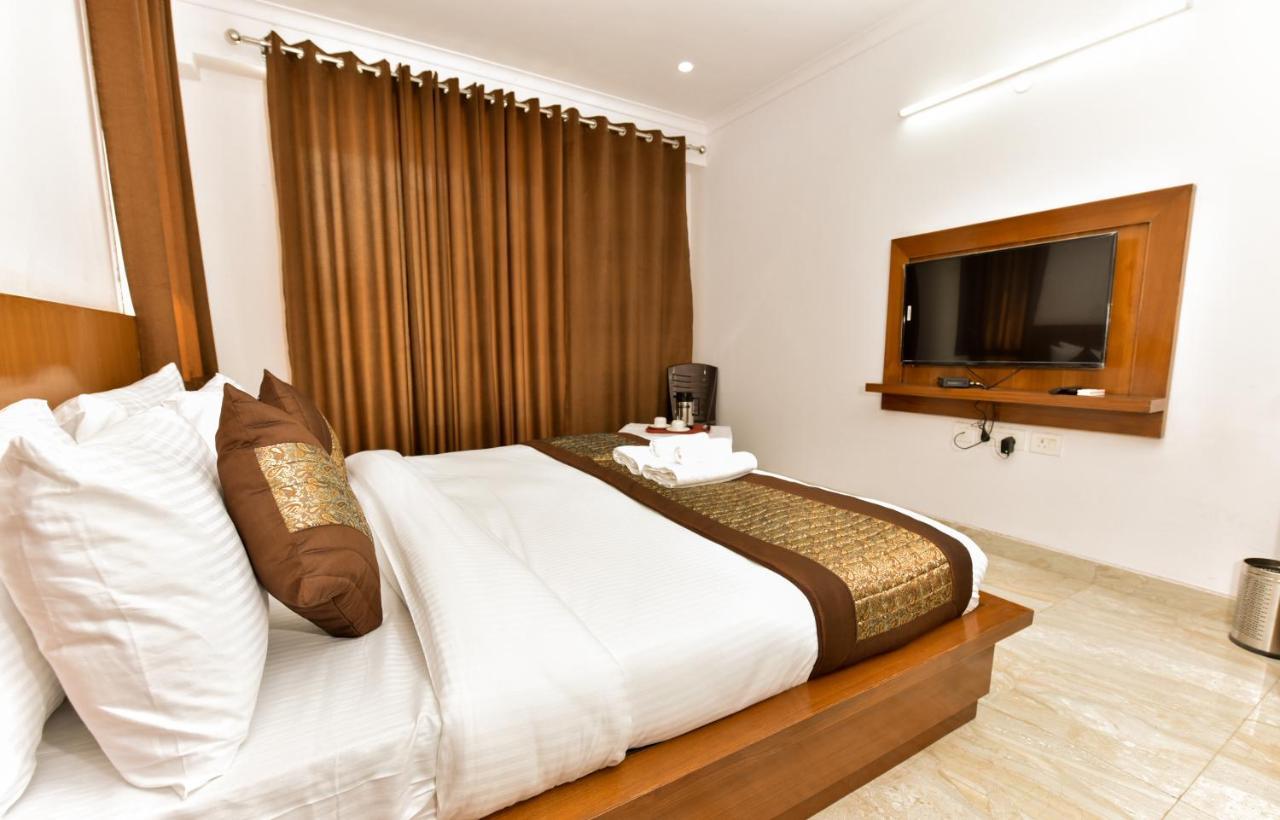 Hotel Luxury Collection Гургаон Экстерьер фото