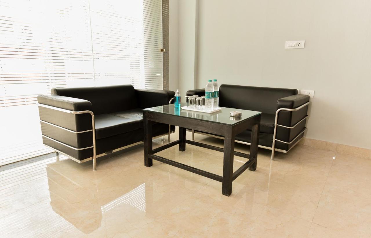 Hotel Luxury Collection Гургаон Экстерьер фото