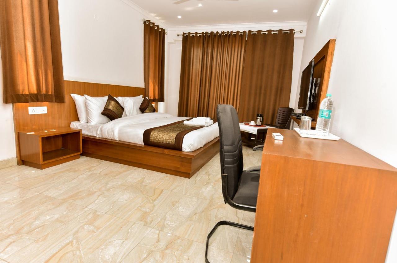 Hotel Luxury Collection Гургаон Экстерьер фото