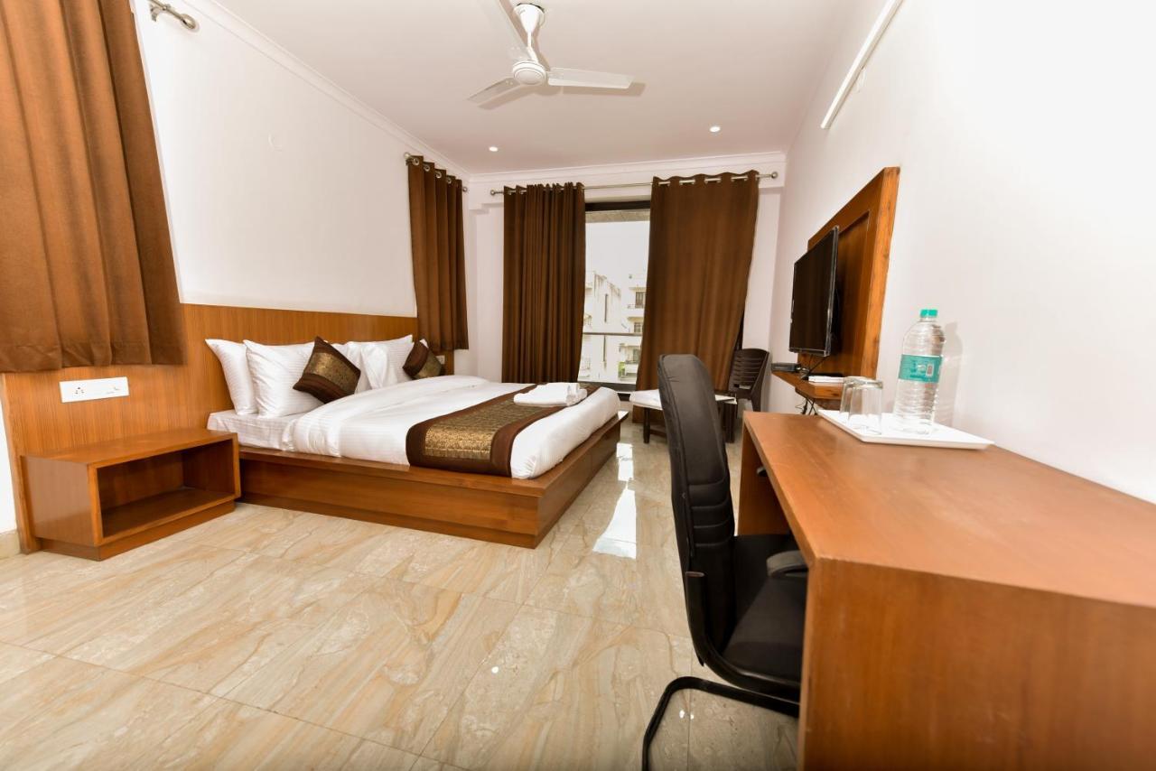 Hotel Luxury Collection Гургаон Экстерьер фото